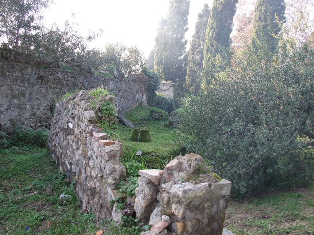 HGE02 Pompeii. May 2006. Tomb of T. Terentius Felix Maior from path leading to walls.