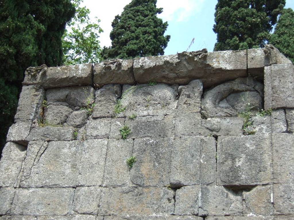 HGE06 Pompeii. May 2006. Spaces on front for name plaques.