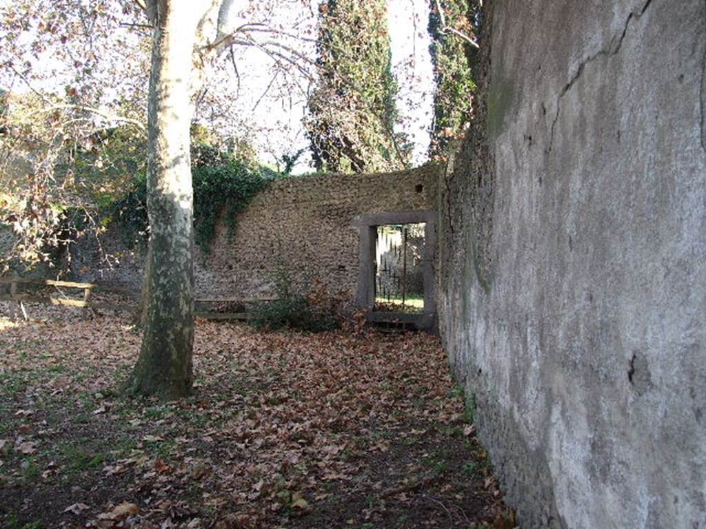 HGE07A Pompeii. December 2006. Looking south to entrance to HGE07A from garden of HGE12.