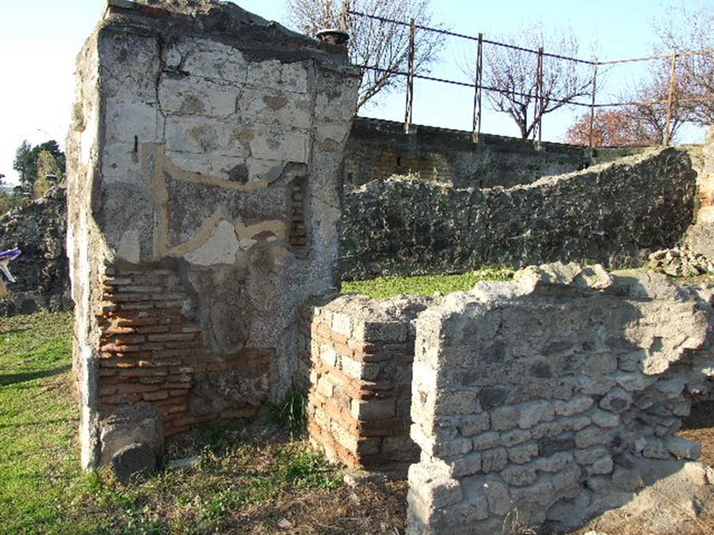 HGE42 Pompeii. December 2006. Columella at the base of south side of tomb.