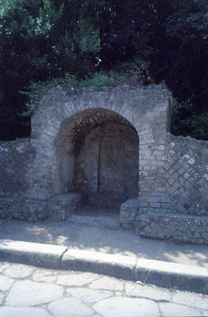 HGW01 Pompeii. July 2011. Tomb of Marcus Cerrinius Restitutus. Photo courtesy of Rick Bauer.