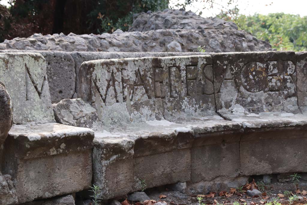 HGW04 Pompeii. September 2021. Looking west towards the south end of schola tomb with inscription. Photo courtesy of Klaus Heese.