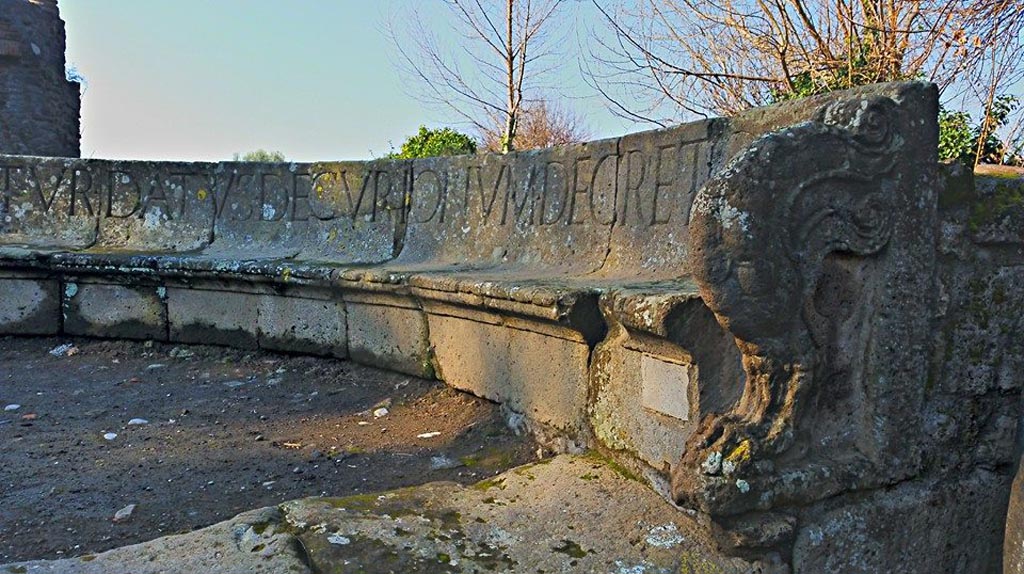 HGW04 Pompeii. 2015/2016. Inscription at north end on rear of schola tomb of Mamia. Photo courtesy of Giuseppe Ciaramella.