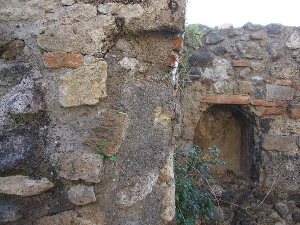 HGW04a Pompeii. December 2006. Inside the Tomb of Gens Istacidia. South west corner.