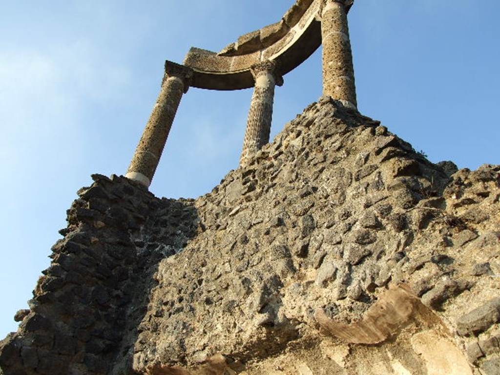 HGW04a Pompeii. December 2006.  Inside the Tomb of Gens Istacidia. East upper wall.