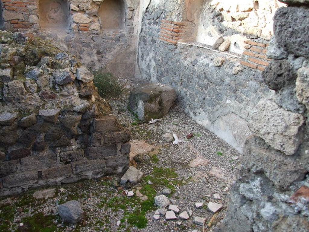 HGW04a Pompeii. December 2006. Inside the Tomb of Gens Istacidia. Floor at east end.