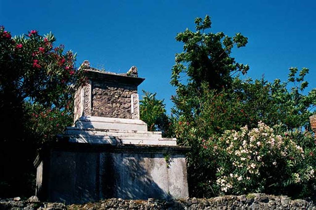 HGW16 Pompeii. June 2001. Looking west to east side of tomb. Photo courtesy Arne Andersson.