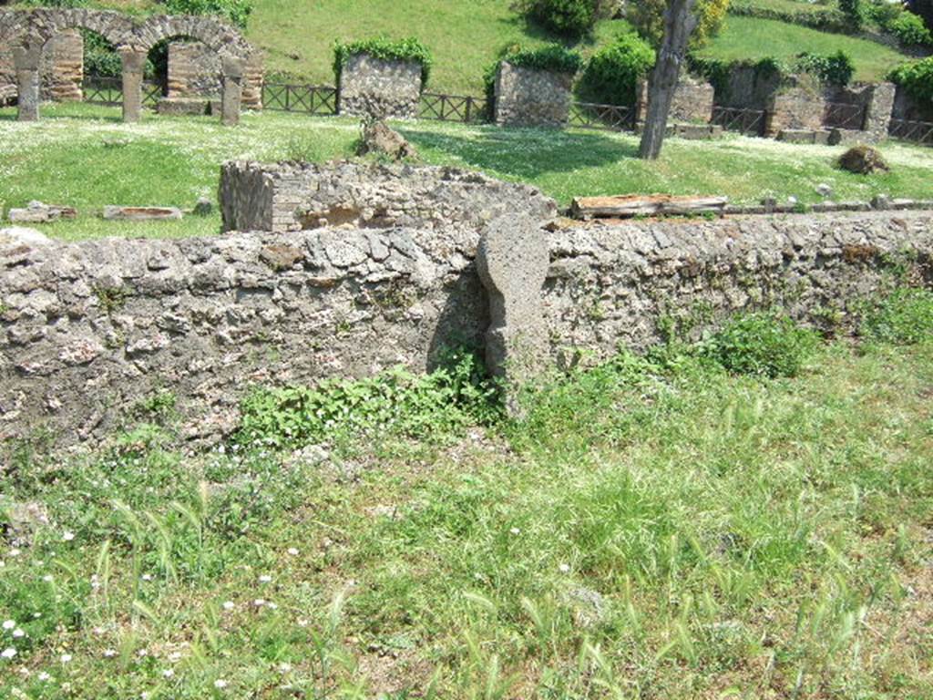 HGW19 Pompeii. May 2006. Cippus inside the front wall of the tomb. There is no inscription.