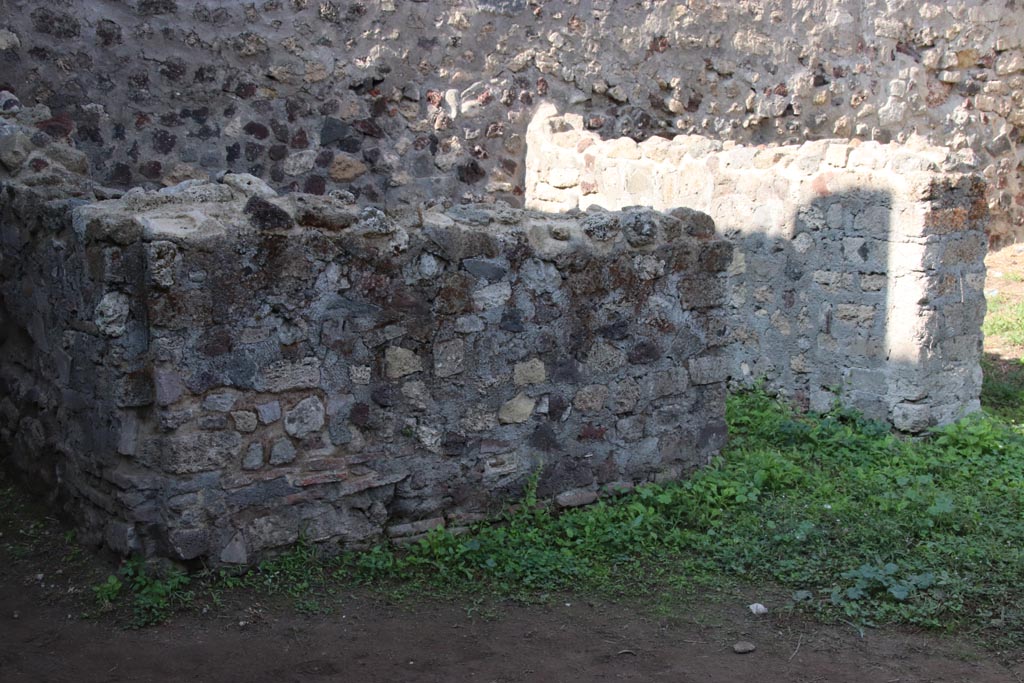 HGW25 Pompeii. Part of Villa of Diomedes. October 2023. Room 7,9, detail, looking west. Photo courtesy of Klaus Heese.