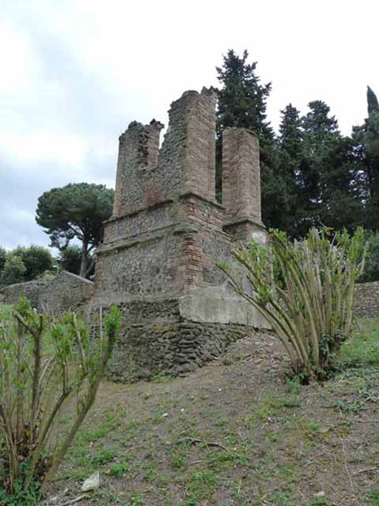 Pompeii Porta Nocera. May 2010.
Tomb 20EN, looking south-east from the rear. 
