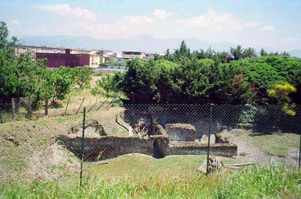 Pompeii Porta Sarno Necropolis. June 2010. Monumental tomb A (right) and enclosure with tomb B (left). Photo courtesy of Rick Bauer.
