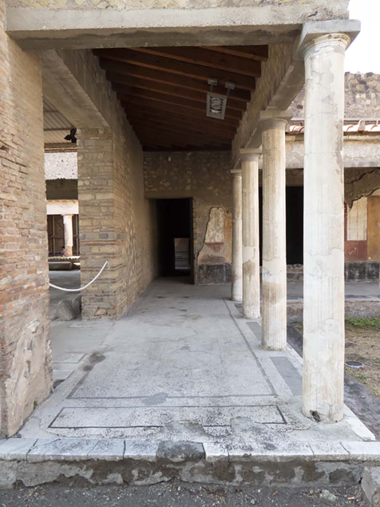 Oplontis Villa of Poppea, September 2017. Looking south along entrance corridor towards the west portico.
Foto Annette Haug, ERC Grant 681269 DÉCOR.

