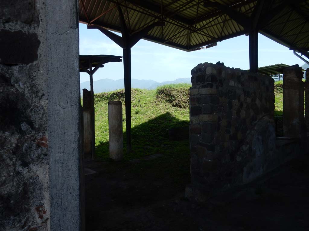 Stabiae, Secondo Complesso, June 2019. Room 12, looking towards peristyle. Photo courtesy of Buzz Ferebee.

