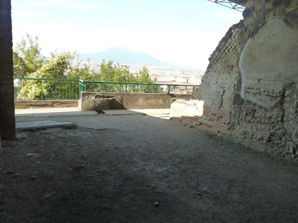 Stabiae, Villa Arianna, September 2015. Room 18, looking north-east across tablinum towards Vesuvius.
According to the onsite description board, a large part of the mosaic flooring was removed in the Bourbon era and was recomposed in a hall of the Naples Archaeological Museum. The preliminary sketch of the mosaic was brought to light in the 1950’s.
