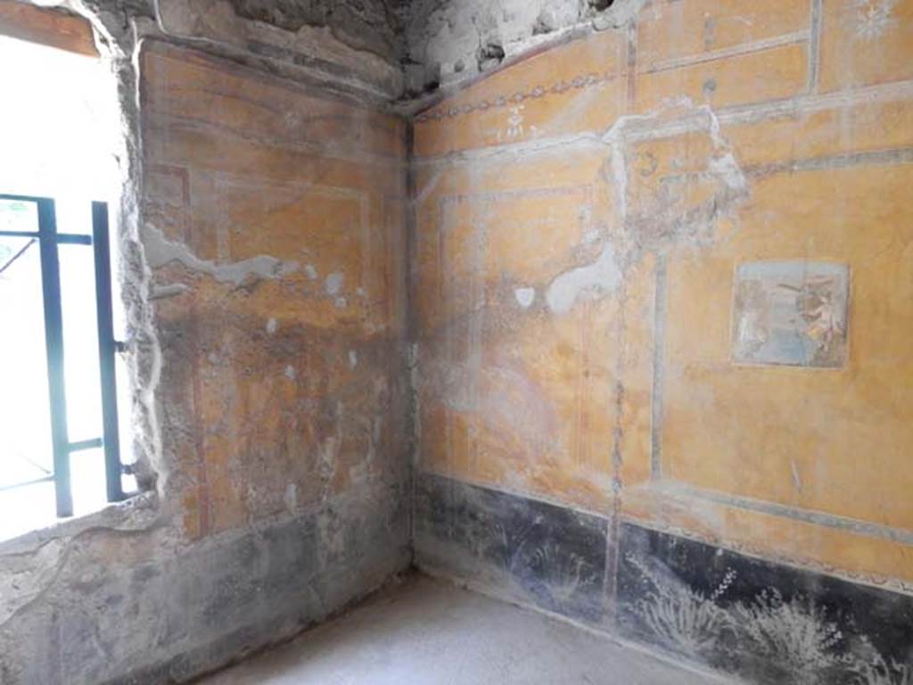 II.9.4, Pompeii. May 2018. Room 8, south-east corner. Photo courtesy of Buzz Ferebee.