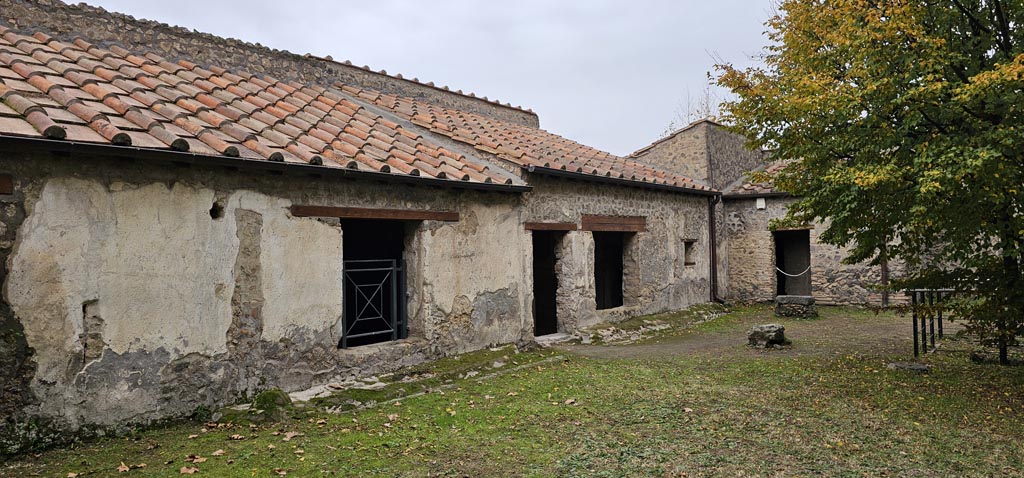 II.9.4 Pompeii. December 2023. 
Looking north along west garden/house wall towards kitchen doorway, room 7, on right. Photo courtesy of Miriam Colomer.
