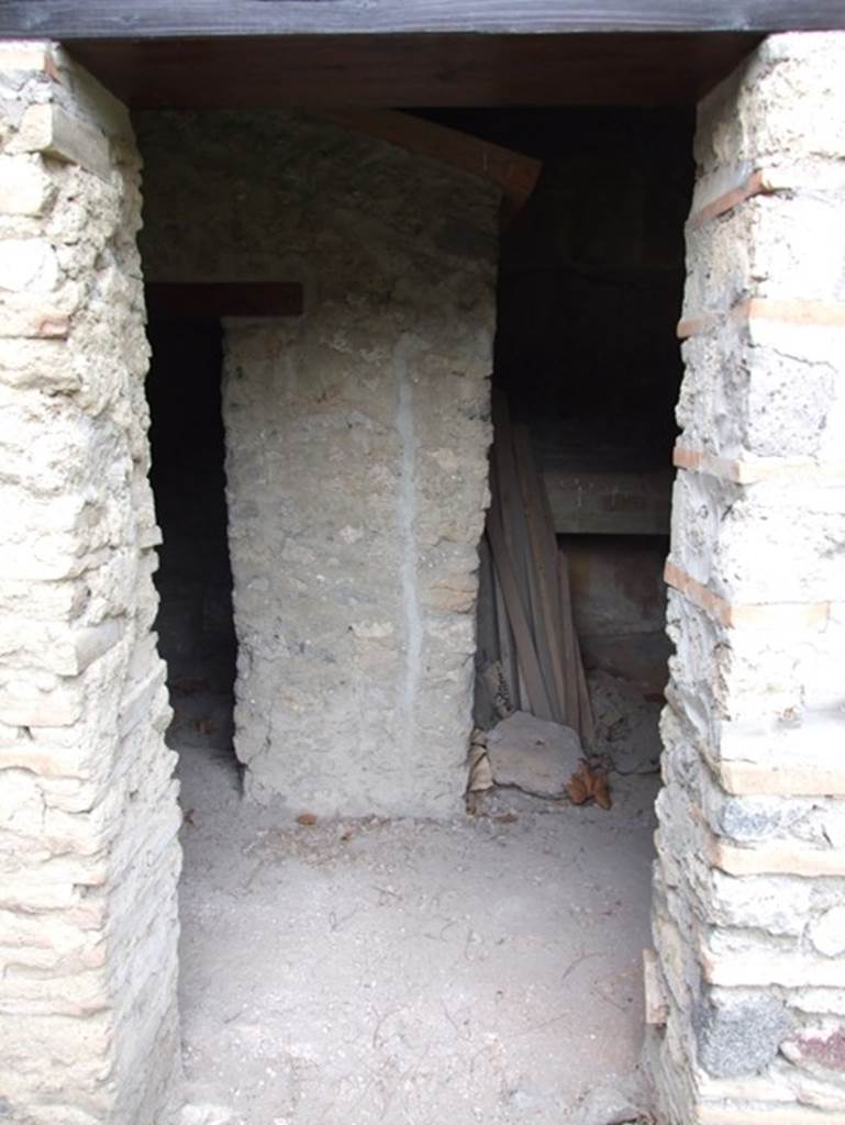 II.9.4 Pompeii.  December 2007.  Kitchen and outhouse on north side of garden.