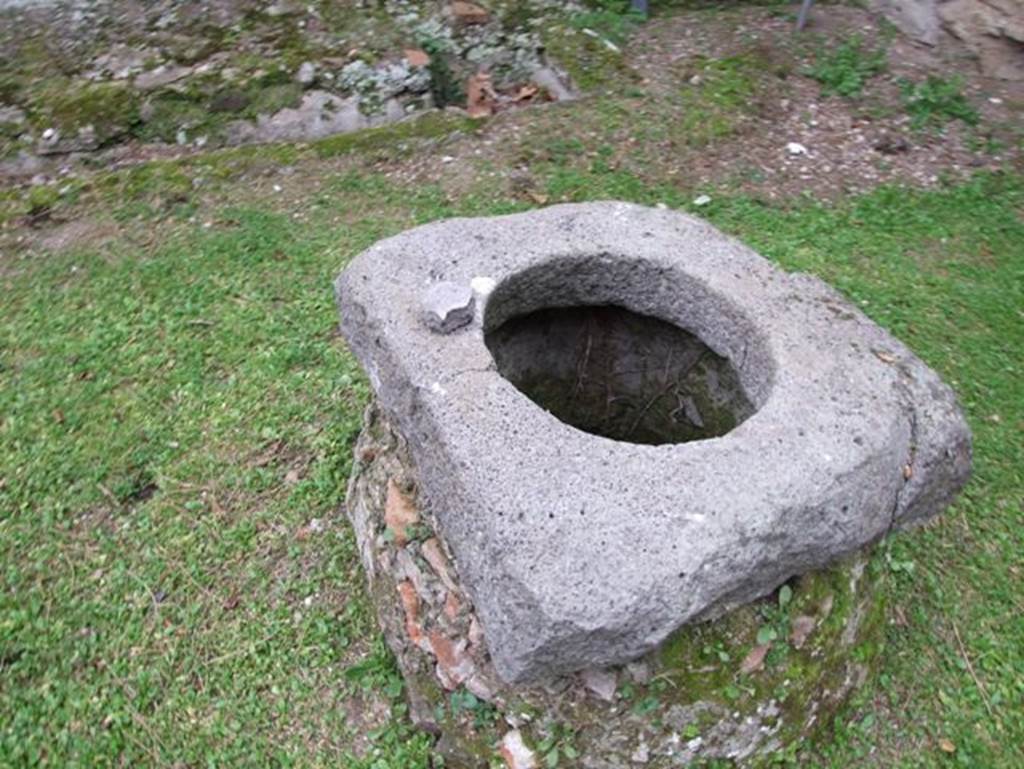 II.9.4 Pompeii. December 2007.  Garden area.  Cistern mouth.