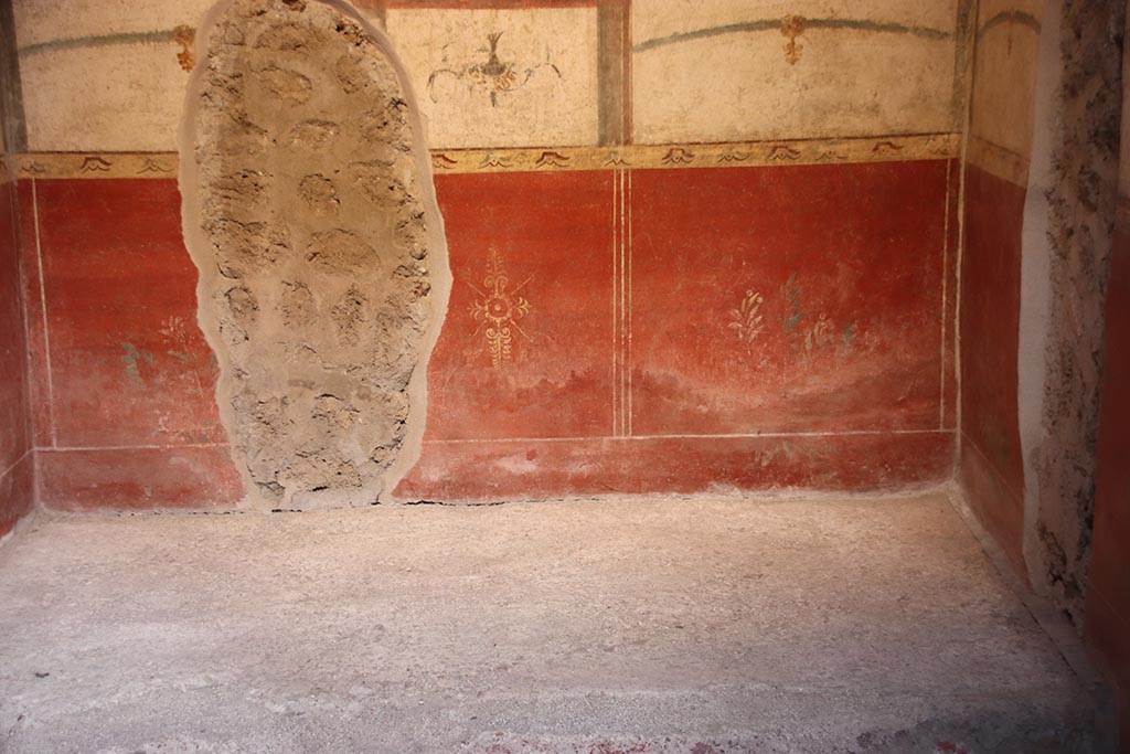 VI.15.1 Pompeii. October 2024. Cubiculum g, looking towards lower north wall. Photo courtesy of Klaus Heese.