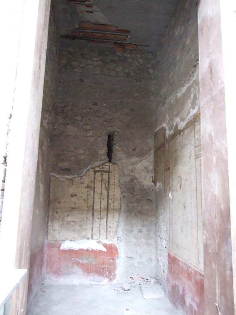 VI.15.1 Pompeii. December 2006. Looking south into bedroom to the south of atrium.