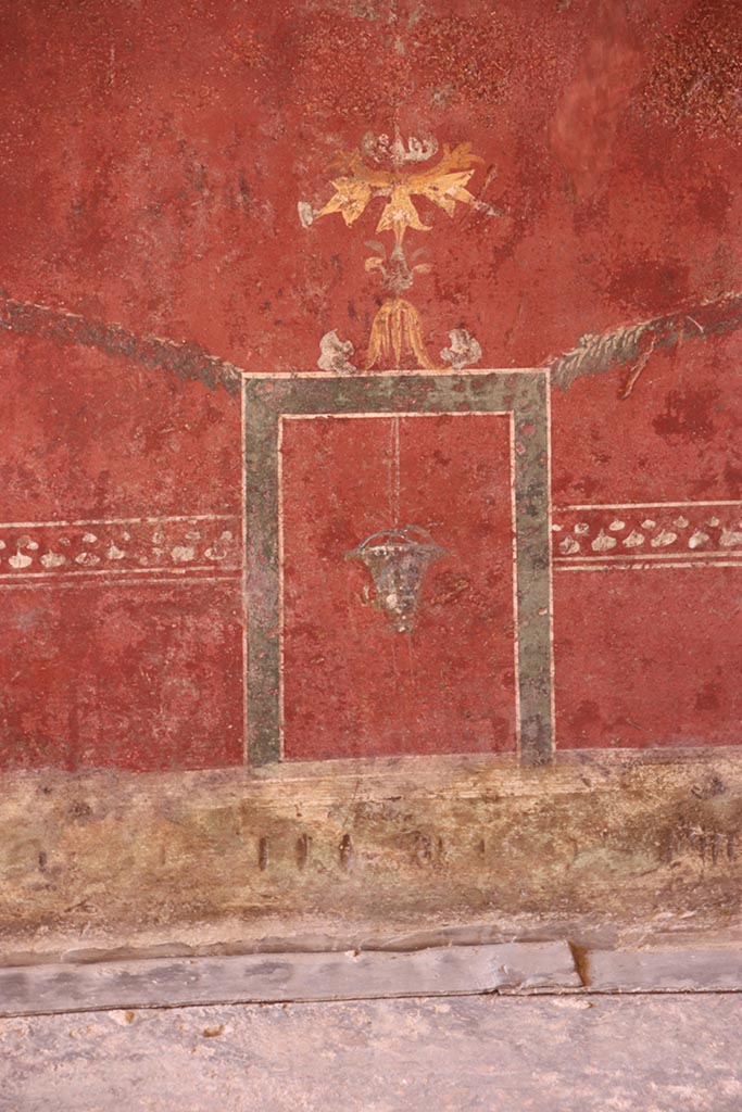 VI.15.1 Pompeii. October 2024. 
Lower north wall of exedra, detail from zoccolo at east end of wall. Photo courtesy of Klaus Heese.
