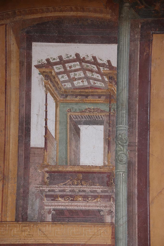 VI.15.1 Pompeii. October 2024. 
Architectural wall painting on east wall in north-east corner of exedra. Photo courtesy of Klaus Heese. 
