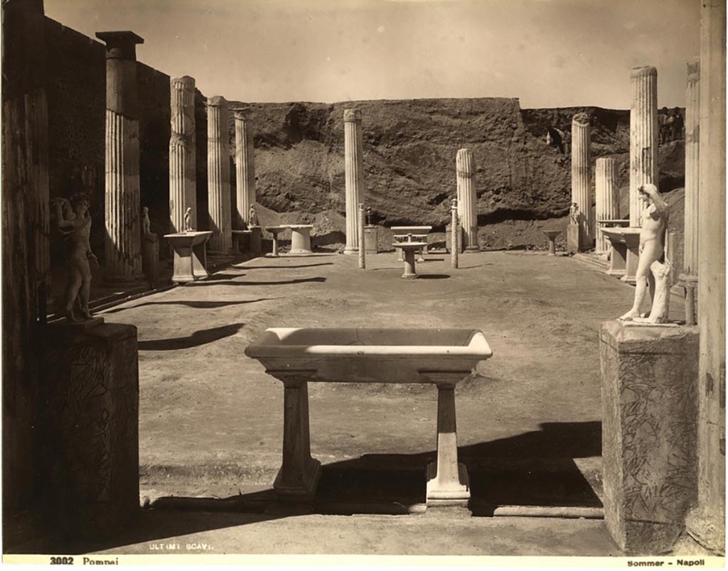 VI.15.1 Pompeii. Looking north across peristyle during excavation.
Photograph No. 3002, by Giorgio Sommer, (1834-1914), described as “Ultimi scavi”.  Public domain, via Wikimedia Commons
