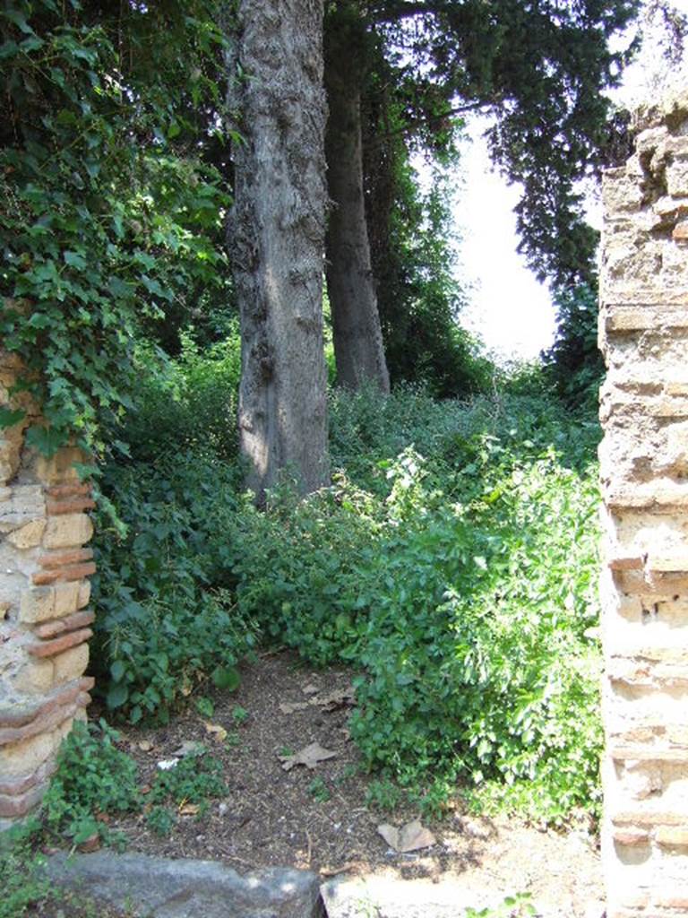 HGW15a Pompeii.  May 2006.  Villa detta di Cicerone. Entrance, looking north.