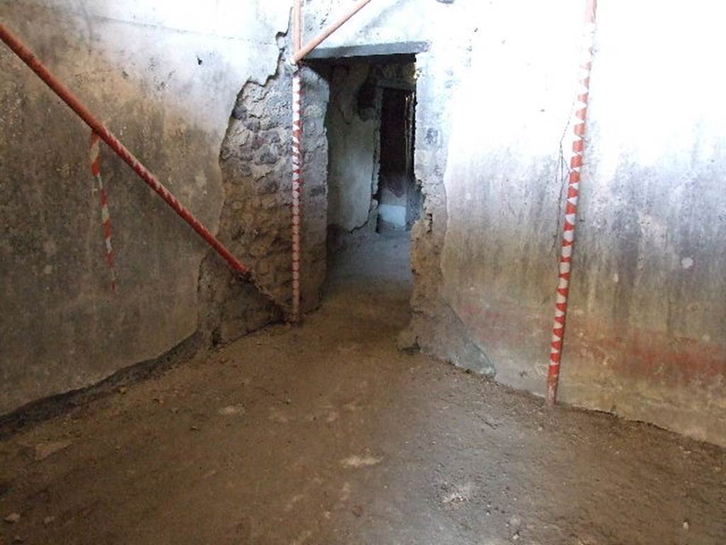 HGW24 Pompeii. December 2006. Apodyterium or changing room in baths complex, with doorway in south-east corner leading to tepidarium.
