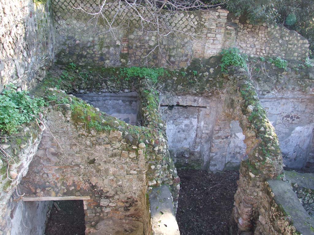 HGW24 Pompeii. December 2006. Looking south, down onto area to south of terrace. 
Villa Diomedes Project – area 46 across centre of photo, 47 on left, 51 on right). 
(Fontaine, at top 5a, corridor into 5a on left, room 5,1 centre right.)
