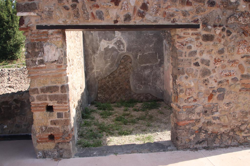 HGW24 Pompeii. Villa of Diomedes. October 2023. 
Looking east through window into diaeta/garden room from terrace A. Photo courtesy of Klaus Heese.
(Villa Diomedes Project – area 40).
(Fontaine, room 4,1,)

