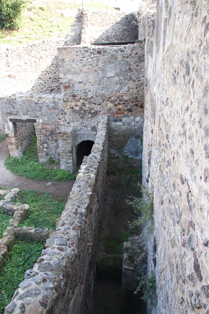 HGW24 Pompeii. Villa of Diomedes. October 2023. 
Looking east from north terrace A across rooms belonging to HGW25. Photo courtesy of Klaus Heese.
