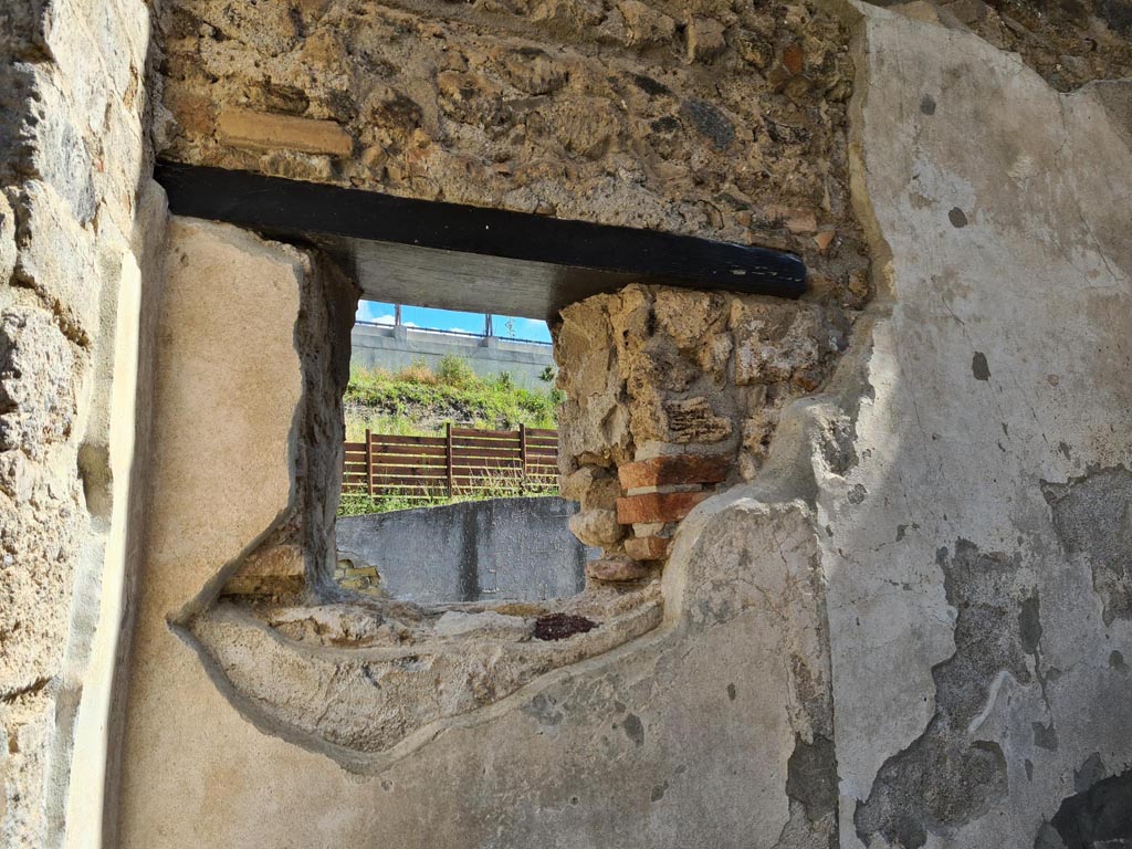 HGW24, Villa of Diomedes, Pompeii. May 2024. 
Window in east wall at side of stairs leading to lower level. Photo courtesy of Klaus Heese.
