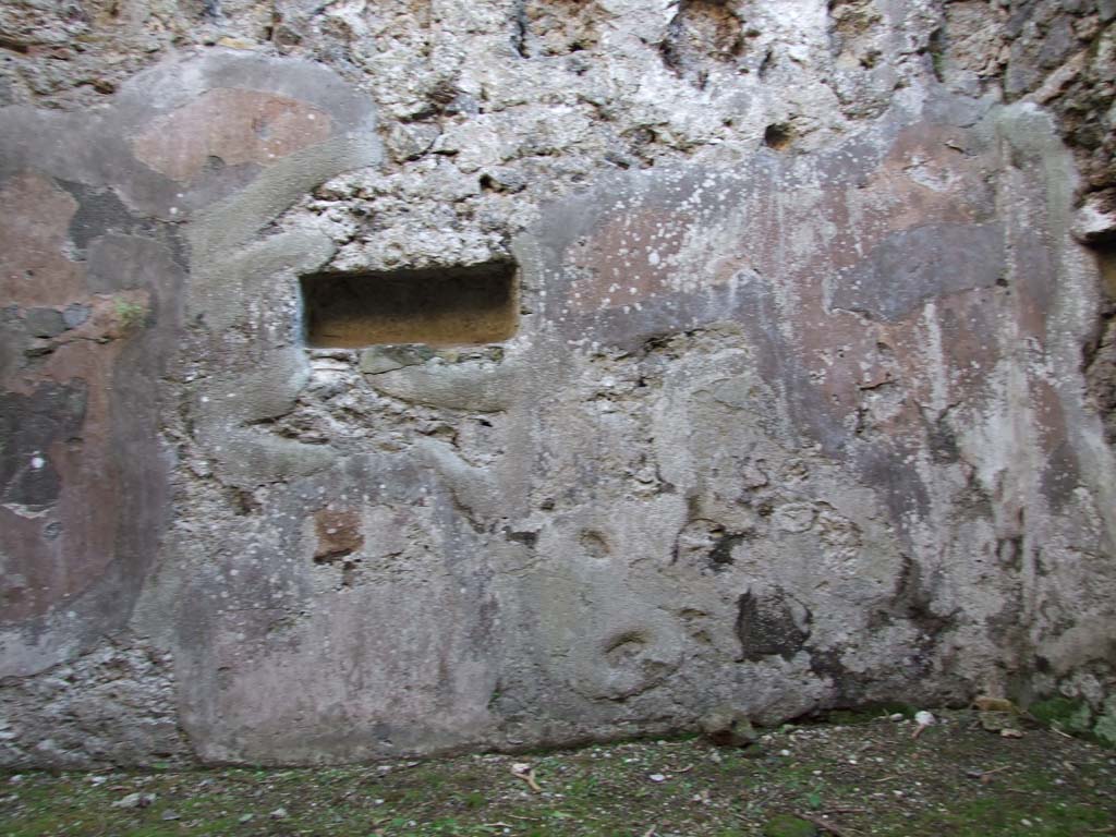 HGW24 Pompeii. December 2006. South wall of room to left side of corridor, leading down to lower level. 
(Villa Diomedes Project – area 66)
(Fontaine, room 5,16, on south side of corridor leading to lower level).
