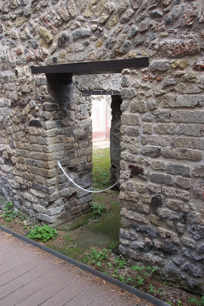 Villa of Diomedes, Pompeii. October 2023. 
Doorway to corridor from east portico. Photo courtesy of Klaus Heese.
(Villa Diomedes Project – area, corridor 50).
(Fontaine, room 5,3, corridor).
