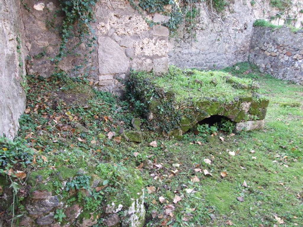 HGE12 Pompeii. December 2006. Area on west side of north end of Villa. Was this the area of the kitchen, and the lararium niche as described by Boyce?