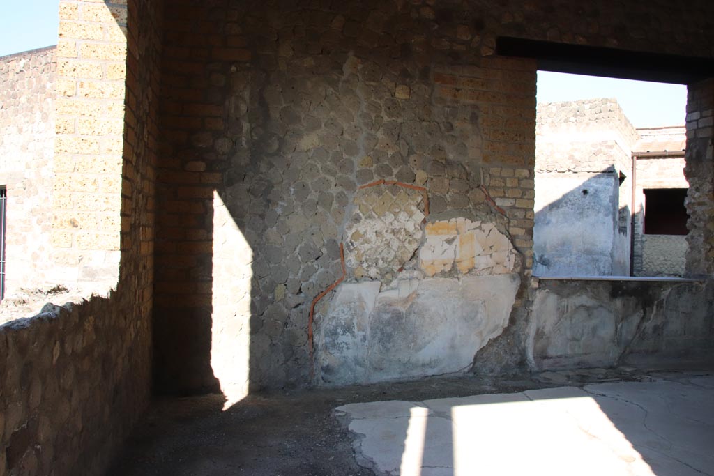 Villa San Marco, Stabiae, October 2022. Room 21, looking towards east wall in north-east corner. Photo courtesy of Klaus Heese.