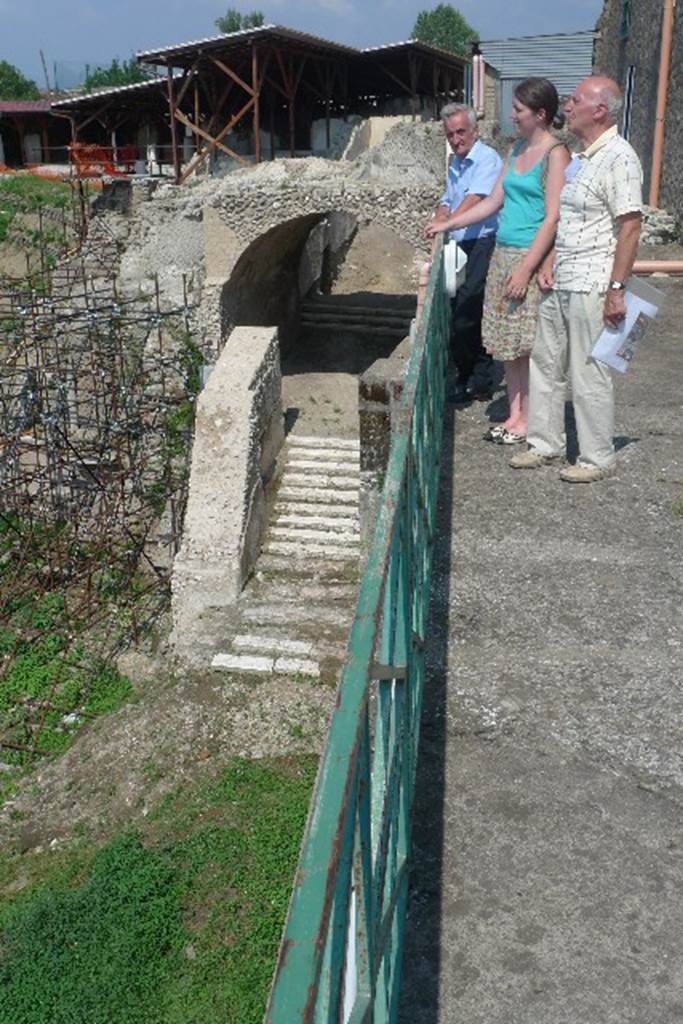 Villa San Marco, Stabiae, July 2010. 
Ancient Stabia town gate with steps at the north end of the villa.
Photo courtesy of Michael Binns.

Dell'antico abitato fortificato di Stabiae, posto su una collinetta alta circa cinquanta metri, protetto dai monti e dal mare e distrutto durante l'occupazione di Silla, il 30 aprile del 89 a.C., sono stati ritrovati pochissimi resti. Nel 1759 Karl Jakob Weber aveva parzialmente individuato e descritto parte della vecchia città che si estendeva su un'area di circa quarantacinquemila metri quadrati; in seguito, precisamente nel 1950, Libero D'Orsi, a circa trecento metri da Villa San Marco aveva riportato alla luce diversi ambienti che riconducevano a un nucleo abitativo come resti di case, botteghe, parti del macellum a cui confluivano le merci provenienti dal vicino piccolo porto e una cisterna che si affacciano su una strada basolata: si tratta con molta probabilità di edifici scampati alla distruzione sillana come dimostrano anche le decorazioni in primo stile. A oggi però questi resti sono ancora interrati e l'unica testimonianza dell'antico borgo è una porta ubicata tra villa San Marco e un'altra villa in fase di esplorazione

Translation: The ancient fortified town of Stabiae, situated on a high hill about fifty meters high, protected by the mountains and the sea, was destroyed during the siege of Sulla, on April 30, 89 BC. In 1759 Karl Weber had partially identified and described part of the old city that stretched over an area of about forty-five thousand square metres. In 1950, Libero D'Orsi, about three hundred meters from Villa San Marco had unearthed several buildings, that led back to a settlement, as remains of houses, shops, parts of the macellum through which flowed goods from the nearby small port and a tank that overlooked a paved road. He thought these were probably buildings that survived the destruction of Sulla, as demonstrated by the decorations in the first style. To date, however, these remains are still buried and the only evidence of the ancient town is a gate located between Villa San Marco and another villa still to be excavated.
See De Vos A. and M., 1982. Pompei, Ercolano, Stabia. Roma, Editori Laterza, p. 321-3.


