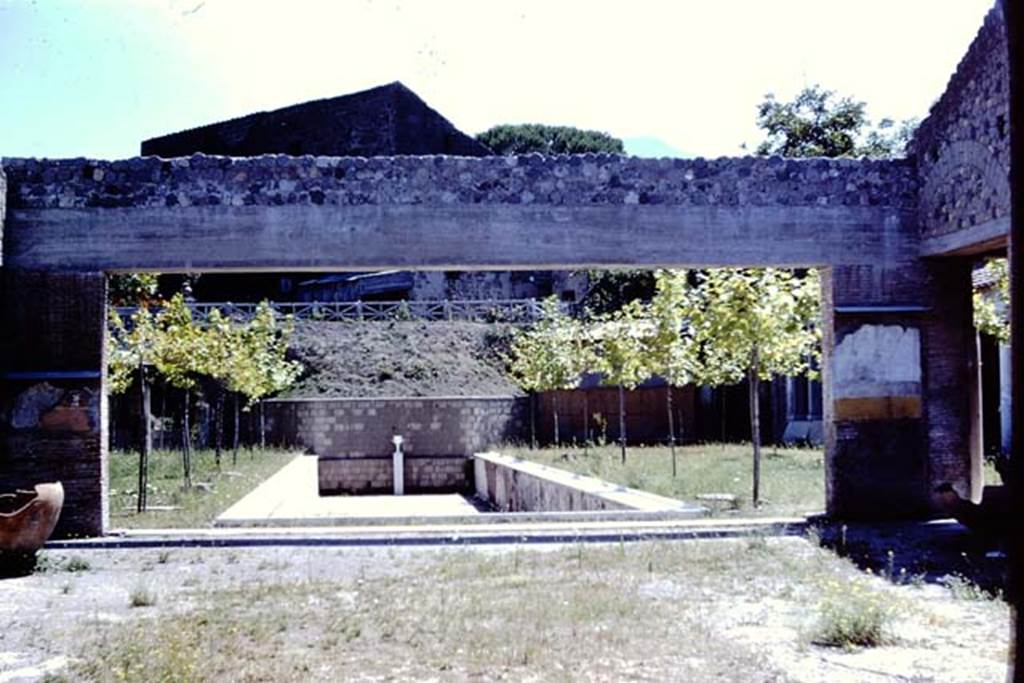 Villa San Marco, Stabiae, 1968. Room 16, looking south across oecus towards pool in centre of garden area. Photo by Stanley A. Jashemski.
Source: The Wilhelmina and Stanley A. Jashemski archive in the University of Maryland Library, Special Collections (See collection page) and made available under the Creative Commons Attribution-Non Commercial License v.4. See Licence and use details.
J68f1910
