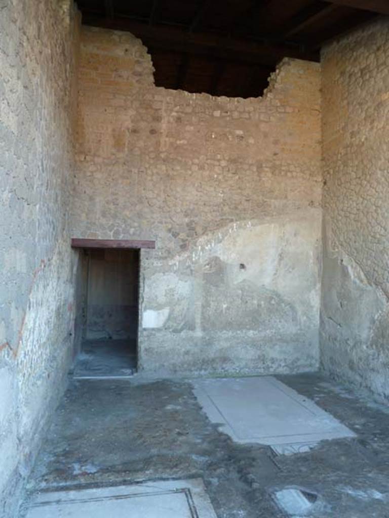 Villa San Marco, Stabiae, September 2015. Room 10, south wall.