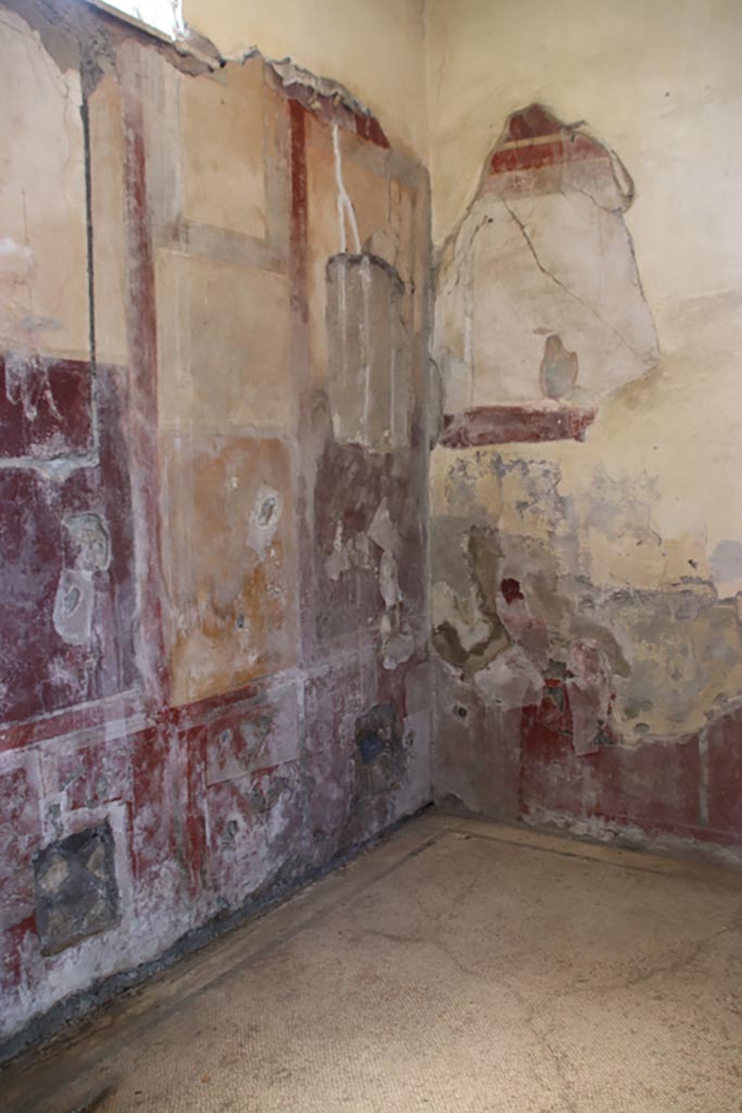 Villa San Marco, Stabiae, October 2022. 
Room 14, north-west corner. Photo courtesy of Klaus Heese.
