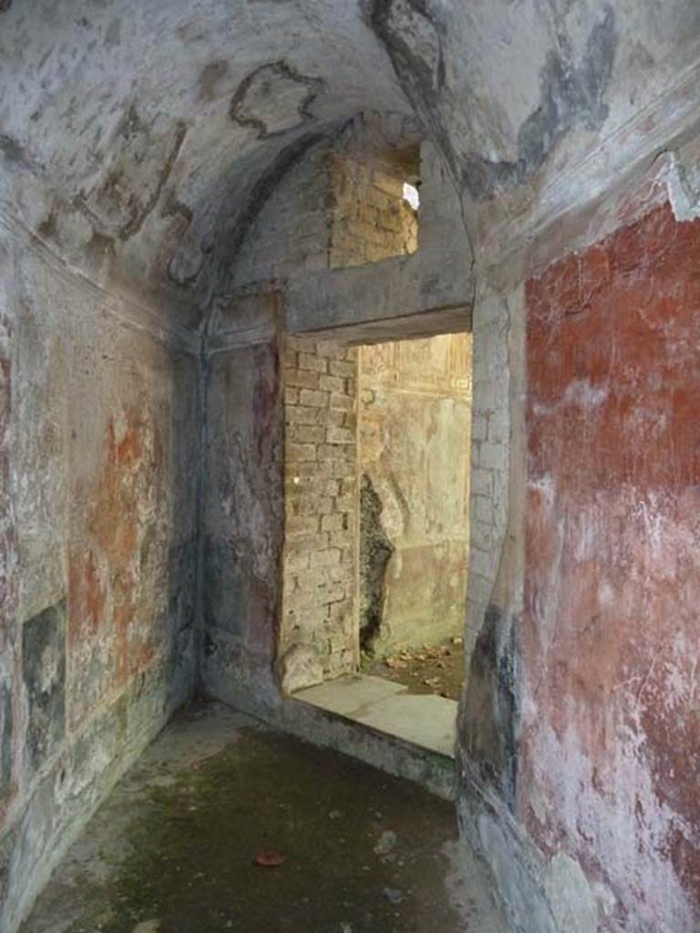 Villa San Marco, Stabiae, September 2015. Area 63, looking north to doorway/window from passageway.