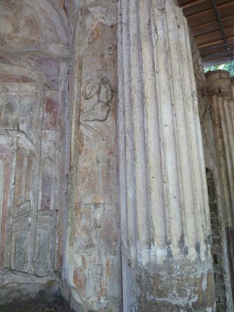 Villa San Marco, Stabiae, September 2015. Area 65, detail of stuccoed figure on west side of niche.