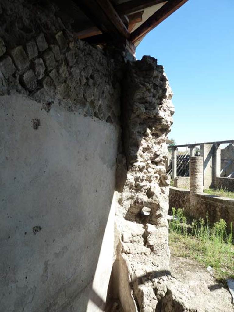 Villa San Marco, Stabiae, September 2015. From room 48, small room on north side of front portico.