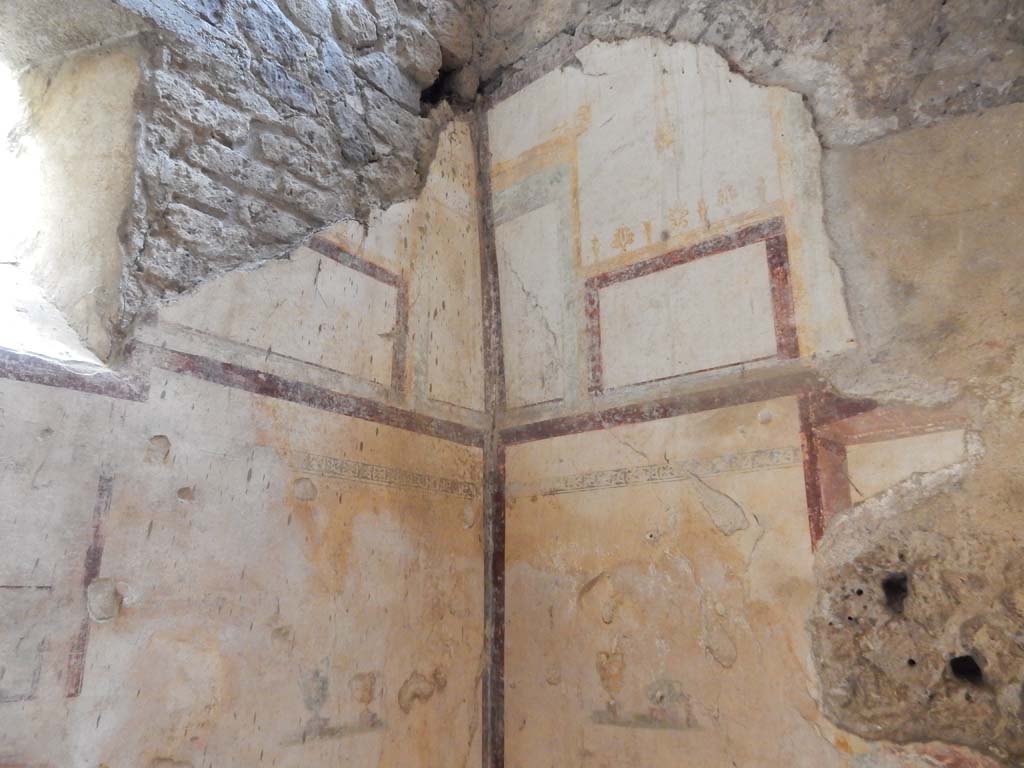 Villa San Marco, Stabiae, June 2019. Room 61, upper south-west corner. Photo courtesy of Buzz Ferebee.