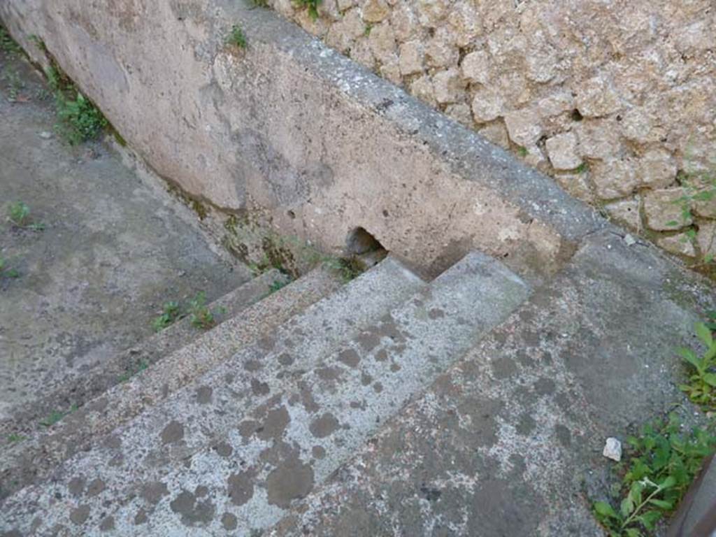 Villa San Marco, Stabiae, September 2015. Room 42a, east side of steps.