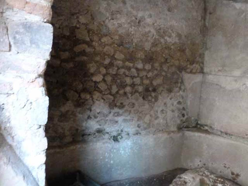 Villa of Mysteries, Pompeii. May 2010. Room 40, latrine. Looking south-east from doorway.