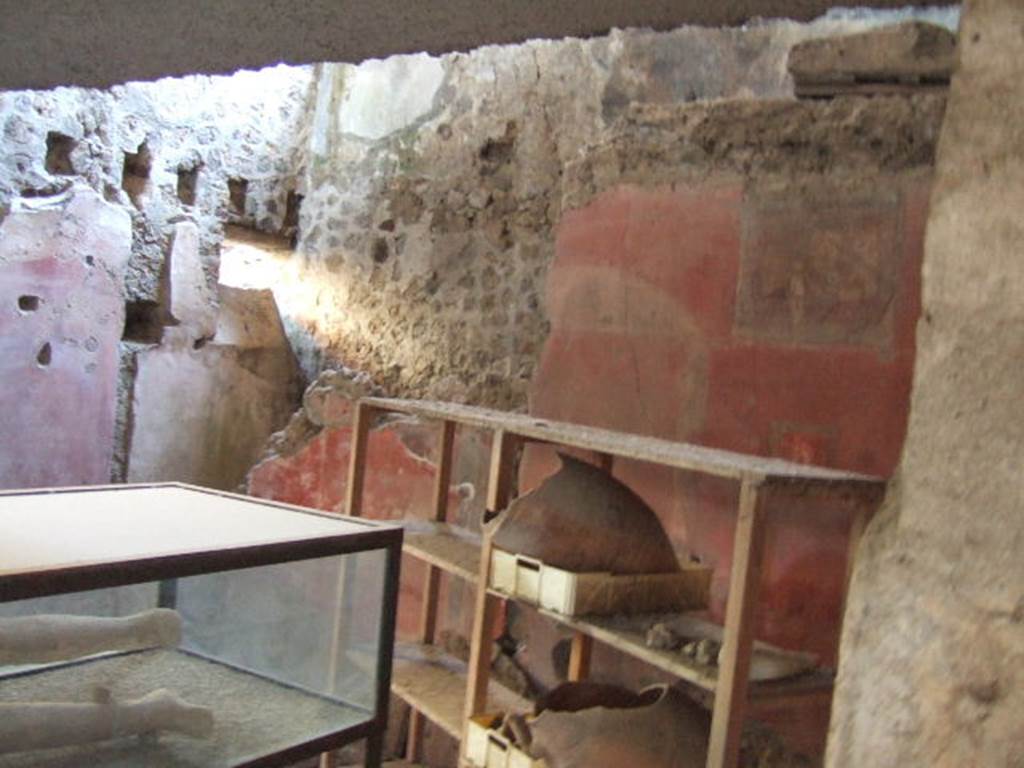 Villa of Mysteries, Pompeii. May 2006. Room 32, south wall with a wall painting.