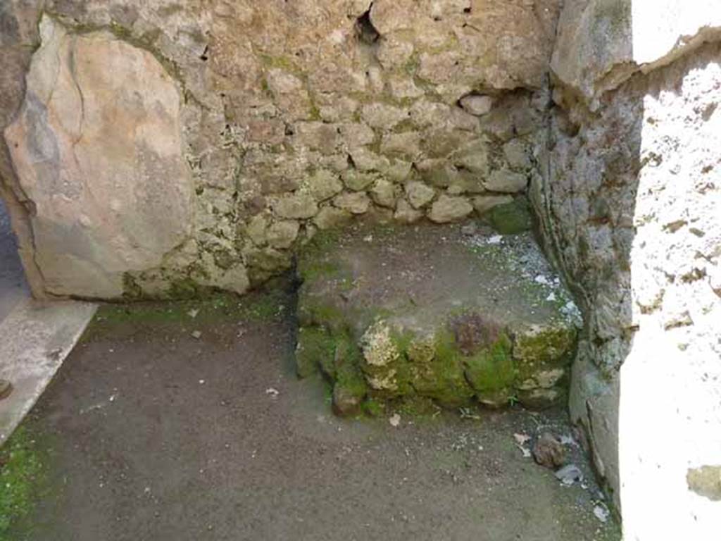 Villa of Mysteries, Pompeii. May 2010. Room 29, north-west corner, looking west.