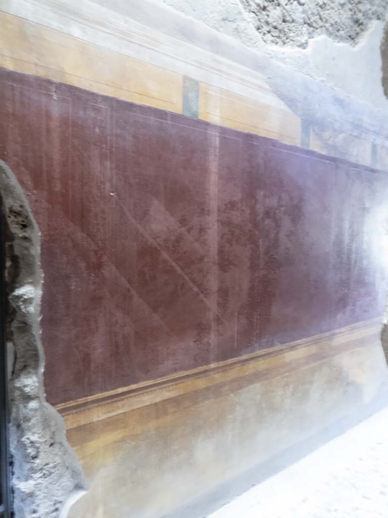 Villa of Mysteries, Pompeii. September 2017. Corridor F2, looking north along west wall.
Foto Annette Haug, ERC Grant 681269 DÉCOR.

